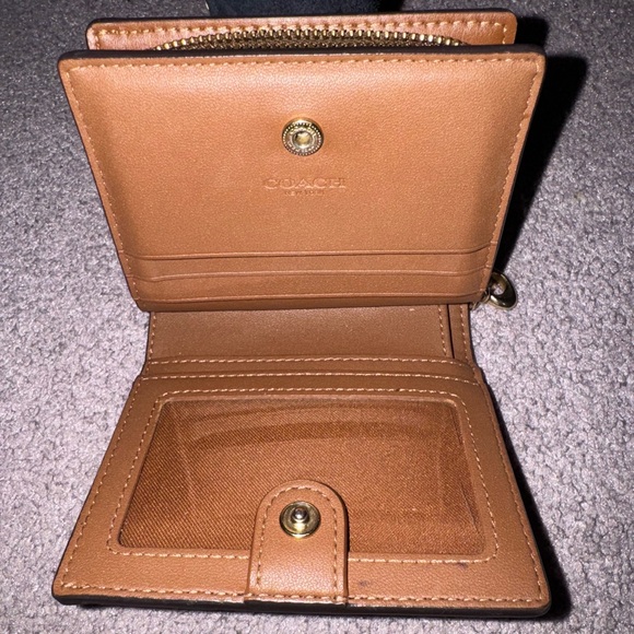 COACH Snap Wallet - Picture 2 of 5